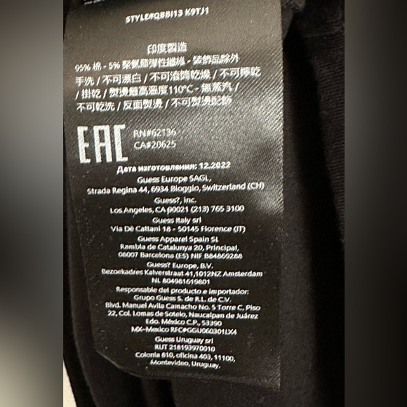 ✨NWT✨ GUESS: Women’s Short Sleeve Top- Size XL - Picture 8 of 8